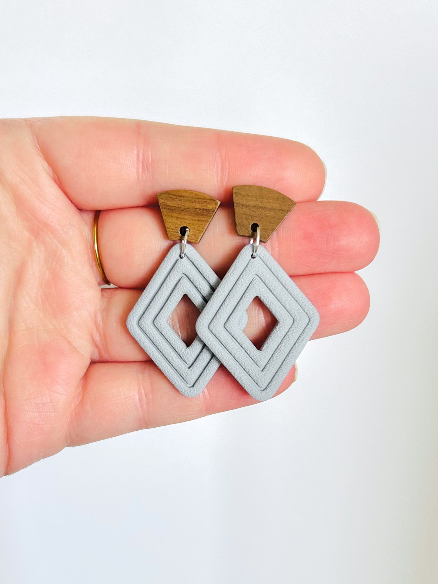 The Jill - Textured Embossed Diamond with Wood Topper